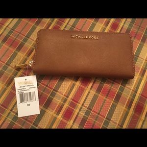 Michael Kors brown leather wallet NWT